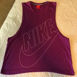 Women’s Nike top